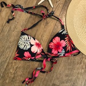Pink Victoria’s Secret bikini tropical flowers 👙